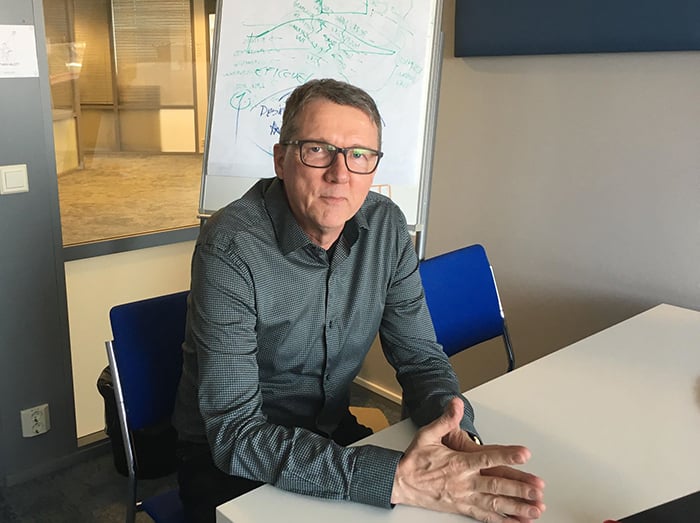 Jari Vuorinen auttaa asiakkaita yhtenäistämään ja hyödyntämään IT-ratkaisuja kokonaisvaltaisesti