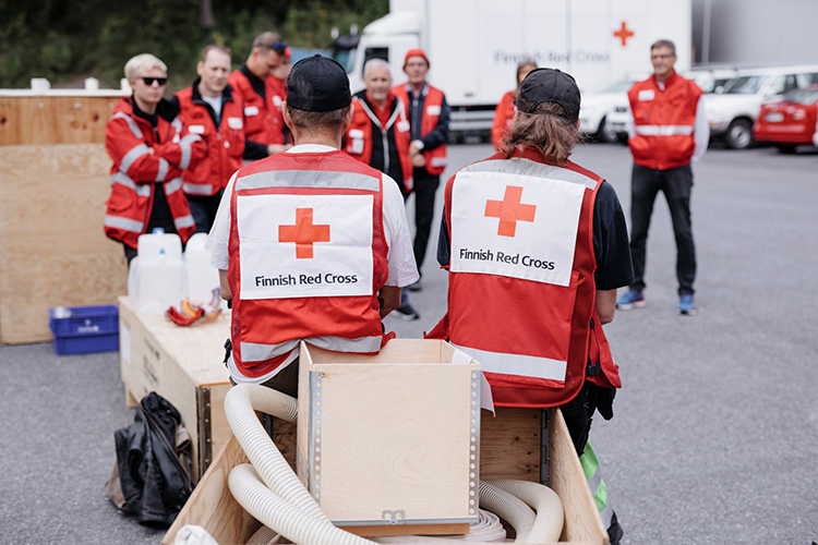 Paljastuuko sinusta Jarmo MacGyver tai Kati Ikihongatar? Testaa, millainen Punaisen Ristin vapaaehtoinen olisit!